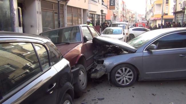 Ara yolda hız denemesi kazayla sonuçlandı: 6 araç hasar gördü